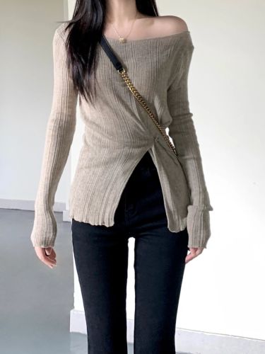 Design-savvy niche pure desire one-shoulder knitted sweater for women, early autumn sexy hot girl waist-cinching split high-top top