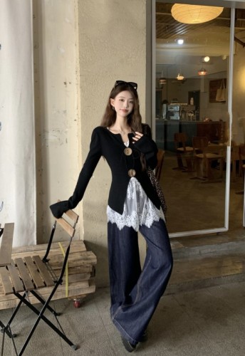 Early autumn waist-cinching slimming micro-flared sleeves slit top + lace bottom suspenders + denim wide-leg pants