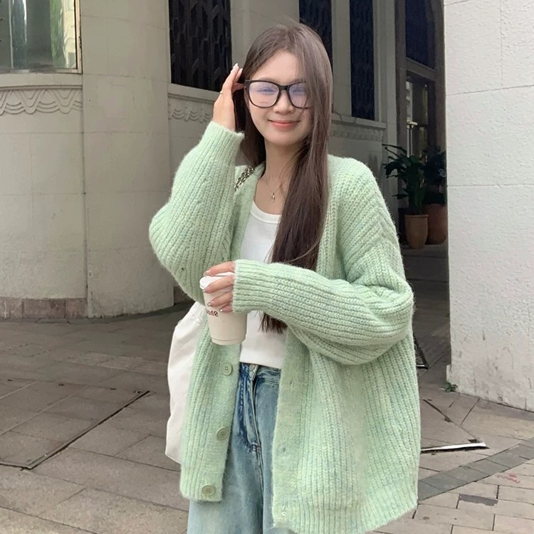 Korean thick-knitted woolen sweater jacket for women, thickened autumn and winter for small people, loose and soft, with V-neck knitted cardigan