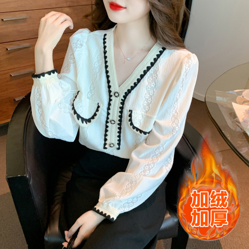 New style thickened velvet long-sleeved V-neck lace shirt French style solid color stitching lace hollow lace shirt
