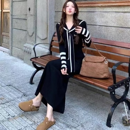 Korean drama college style suit for women navy collar knitted sweater tea style outfit complete new black skirt trendy