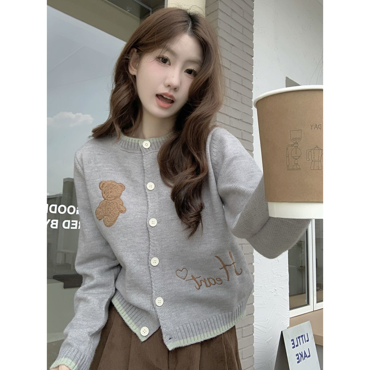 Real shot of autumn and winter Korean style loose contrast color age-reducing bear lazy arctic velvet knitted cardigan top jacket
