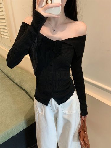 Actual shot of Korean style pullover white sweater for women, autumn design, niche high-end slim fit top