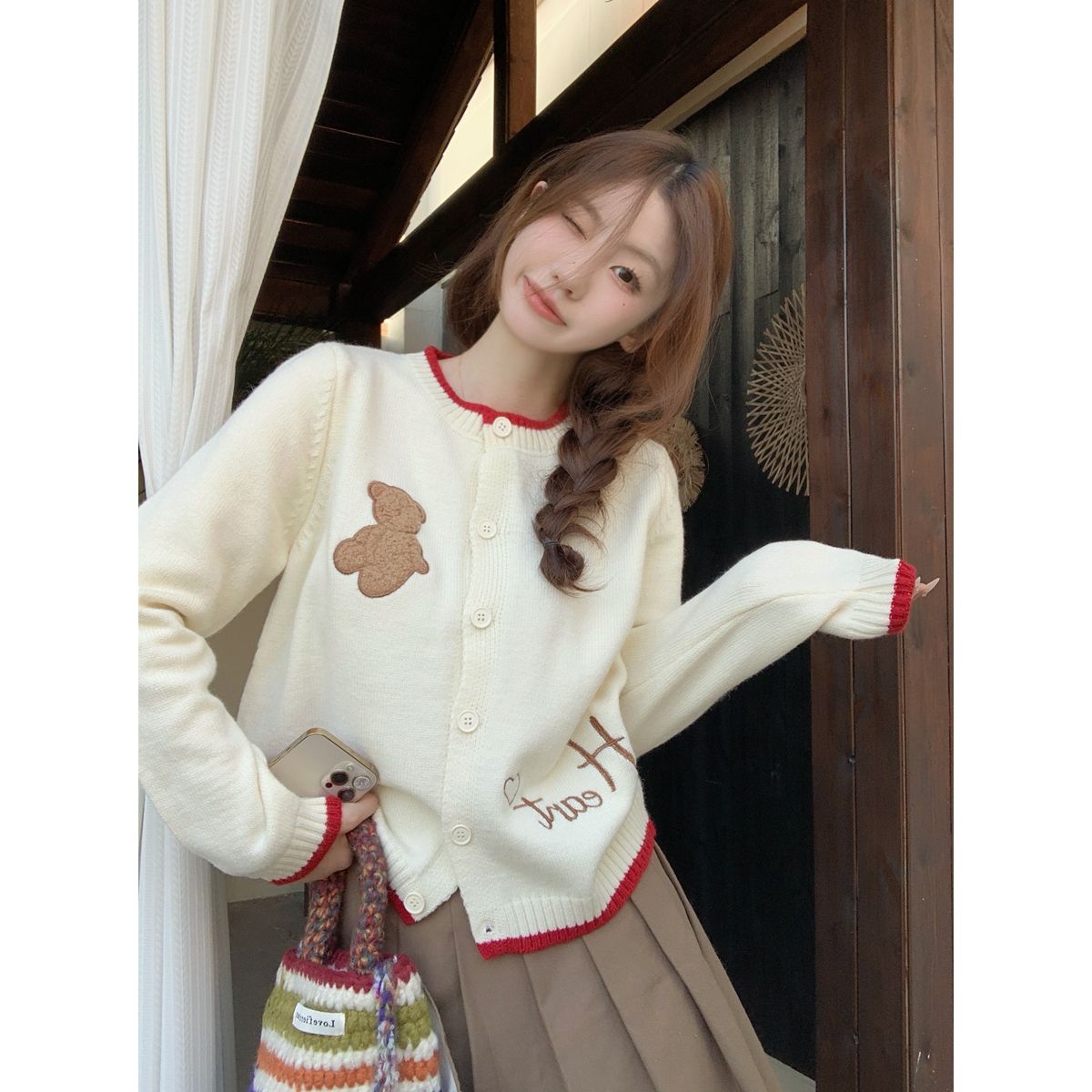 Real shot of autumn and winter Korean style loose contrast color age-reducing bear embroidered arctic velvet knitted cardigan top jacket