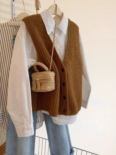 Gray v-neck knitted vest women's winter 2024 new autumn and winter outer layering vest sweater cardigan