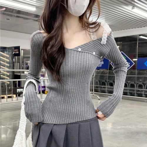 Actual shot of a pullover sweater with a lazy style and a high-end feel, with a retro inner design and a gray slanted shoulder sweater.