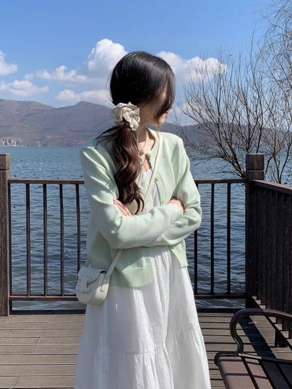 Gentle style soft and waxy solid color long-sleeved single-row heart-shaped button knitted cardigan autumn and winter temperament versatile round neck top