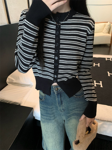 Real shot of round neck striped knitted cardigan for women, thin sweater jacket, autumn inner layering, long-sleeved top