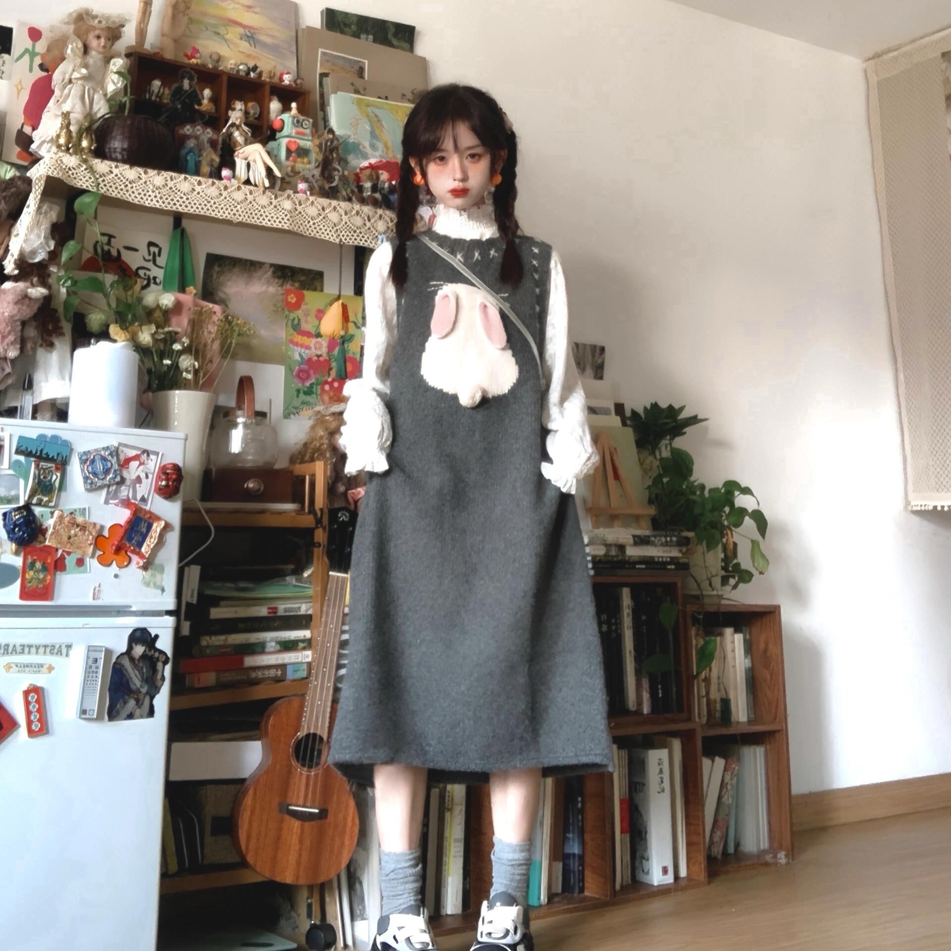 Gray three-dimensional bunny knitted vest dress for women in early autumn, gentle wear, design, temperament, sleeveless long skirt