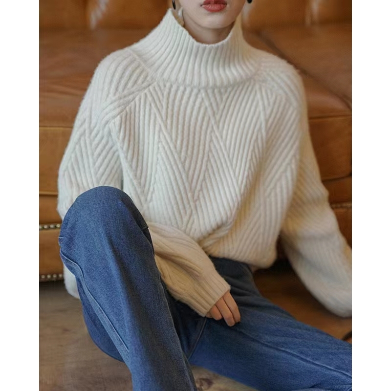 New early spring tops, autumn and winter striped white sweaters for women, lazy style design, niche and small people