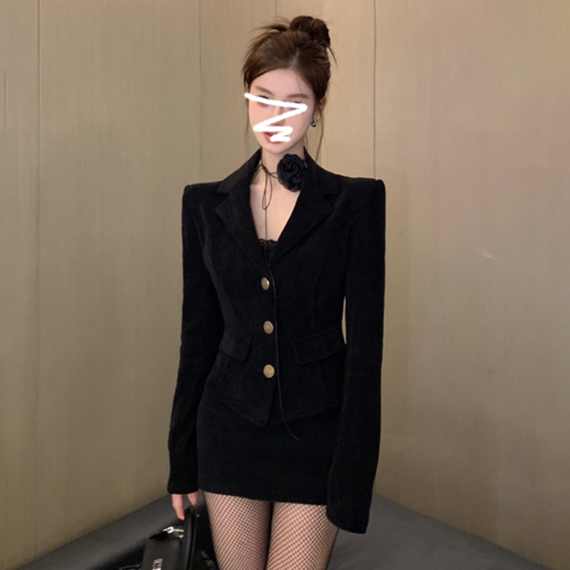 Xiaoxiang Hepburn style dress women's autumn and winter 2024 new high-end black short skirt two-piece suit