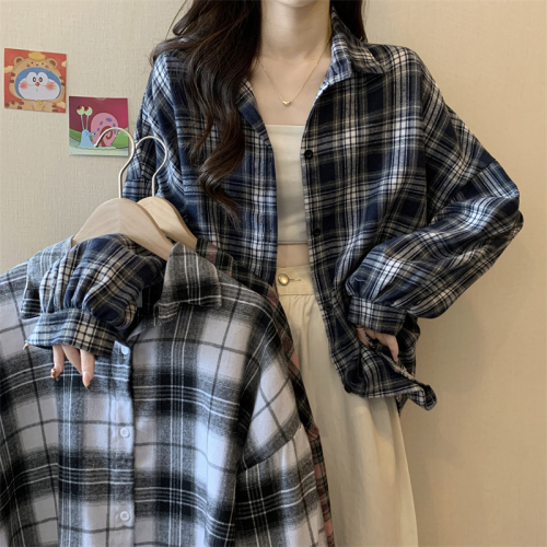 Actual shot of new autumn Japanese retro plaid loose casual shirt + solid color bottoming suspenders