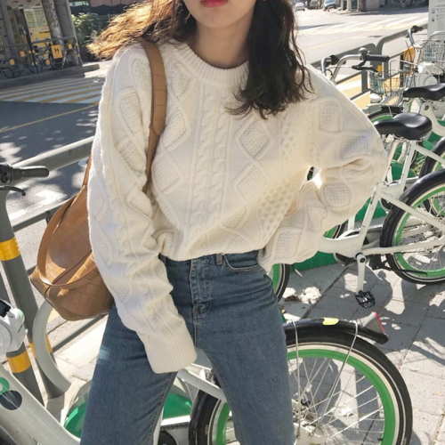 New autumn and winter retro Japanese style first love lazy style design niche round neck popular white sweater for women