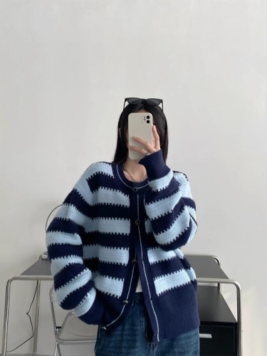 Autumn and winter Oreo sweater high-end design contrast striped cardigan top women's knitted sweater outer wear