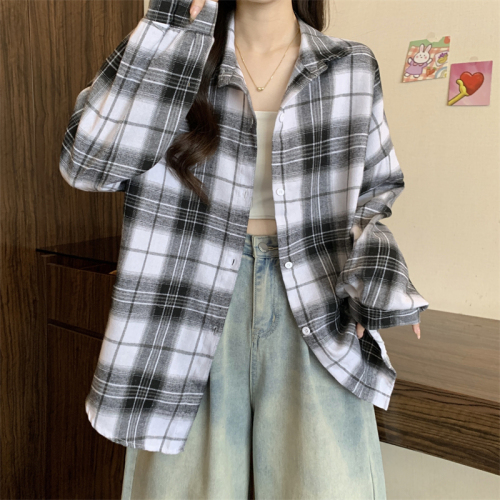 Actual shot of new autumn Japanese retro plaid loose casual shirt + solid color bottoming suspenders