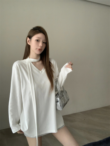 Actual shot of new autumn Korean style simple casual V-neck long-sleeved T-shirt sweatshirt loose slimming bottoming shirt top