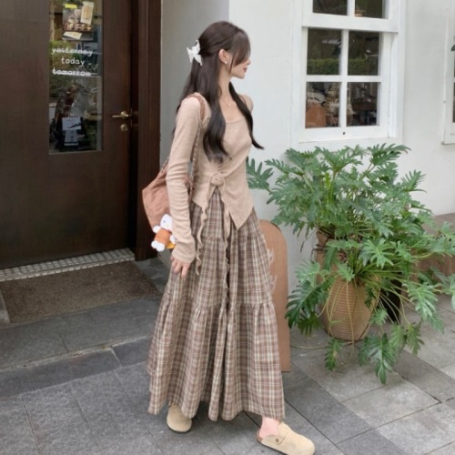 Actual shot of Korean style coffee-colored plaid skirt for women, retro, versatile, loose, hip-covering, slimming, mid-length a-line skirt