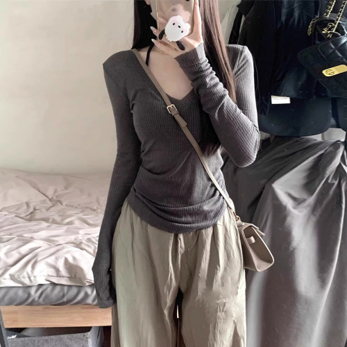 Hot girl v-neck long-sleeved t-shirt women's spring and autumn thin new top design niche gray knitted bottoming shirt