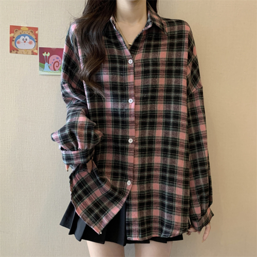 Actual shot of new autumn Japanese retro plaid loose casual shirt + solid color bottoming suspenders