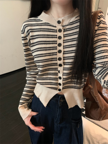 Real shot of round neck striped knitted cardigan for women, thin sweater jacket, autumn inner layering, long-sleeved top