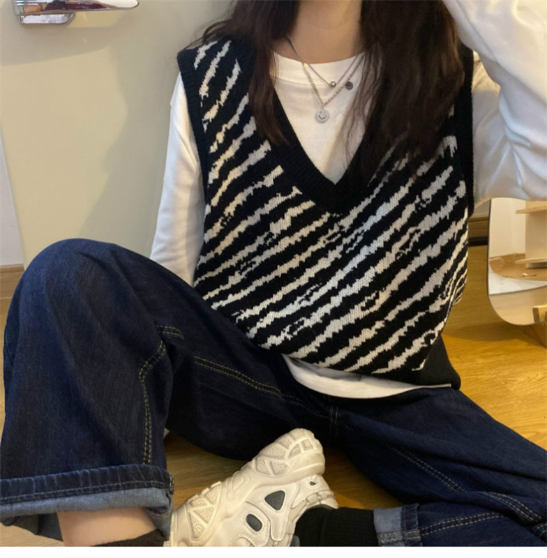 V-neck vest for women in autumn new Korean style retro gentle style loose sweater vest zebra pattern top