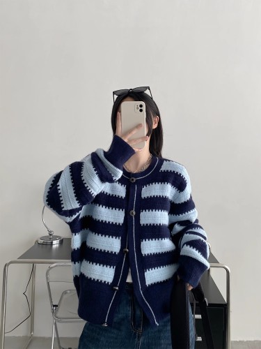 Autumn and winter Oreo sweater high-end design contrast striped cardigan top women's knitted sweater outer wear