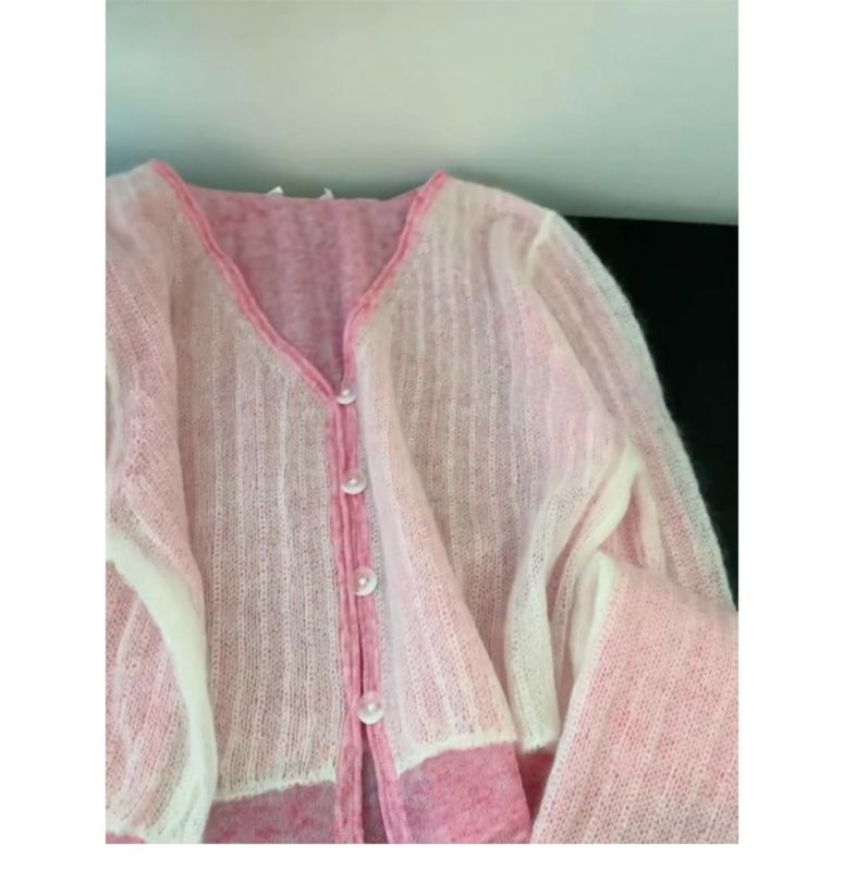 Long-sleeved v-neck cardigan sweater for women in autumn new high-end design niche top versatile Korean style gentle