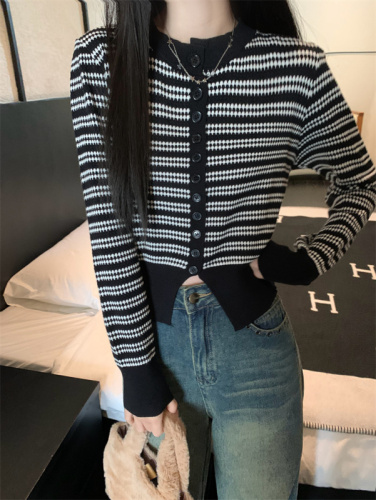 Real shot of round neck striped knitted cardigan for women, thin sweater jacket, autumn inner layering, long-sleeved top