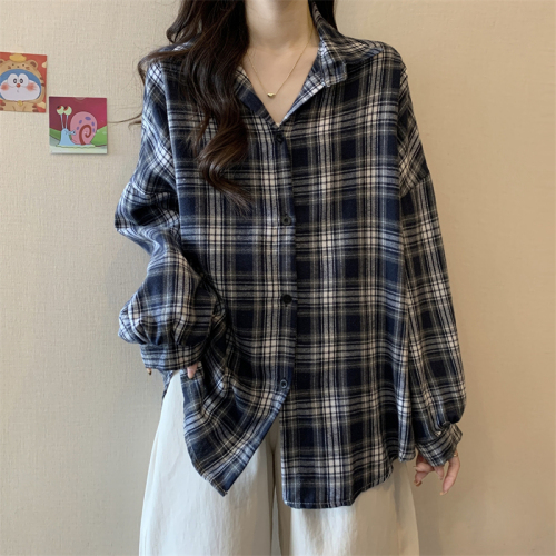 Actual shot of new autumn Japanese retro plaid loose casual shirt + solid color bottoming suspenders