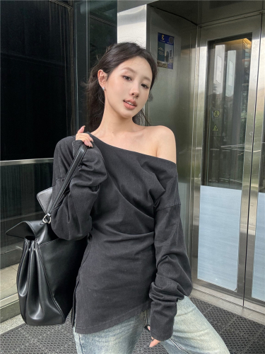 Real shot of pleated hem slit slanted shoulder T-shirt loose casual top