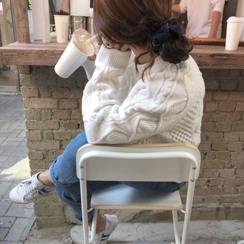 New autumn and winter retro Japanese style first love lazy style design niche round neck popular white sweater for women