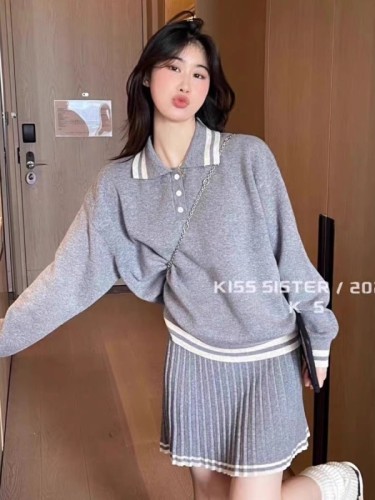 Sheep wool suit for women, loose polo collar long-sleeved sweater + high-waisted anti-exposure pleated skirt