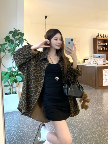 Actual shot of leopard print coat for women in autumn American retro casual loose jacket design niche top