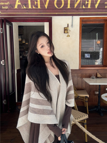 Actual shot of shawl for women's outerwear in autumn and winter new high-end fashionable wool knitted scarf cloak long skirt suit