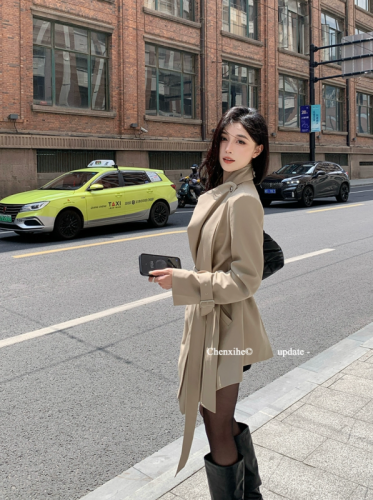 Hepburn style khaki retro temperament slim swing collar lace-up windbreaker for women autumn drape mid-length coat