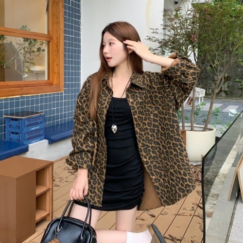 Actual shot of leopard print coat for women in autumn American retro casual loose jacket design niche top