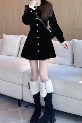 2024 new style petite fragrant Hepburn style black velvet dress for women in autumn and winter, high-end base layer