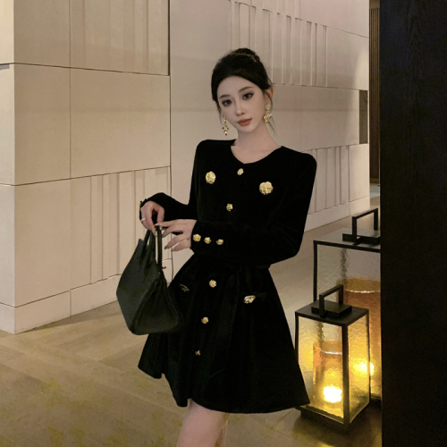 Actual shot of new elegant ladylike women's autumn and winter velvet gold button waist long-sleeved dress