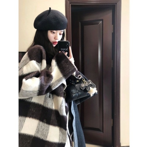 Short plaid woolen coat for women autumn and winter 2024 new high-end coat woolen small Hepburn style