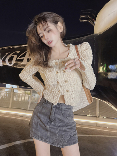 French retro high-end foreign-style square-neck bottoming cardigan for women's outer wear design with bubble long-sleeved short chic top