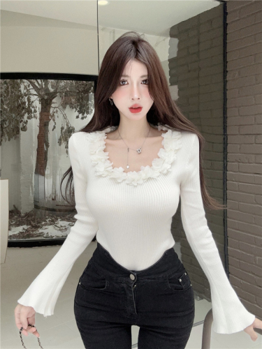 Design niche flower stitching long-sleeved square neck short T-shirt sweater winter slim shirt