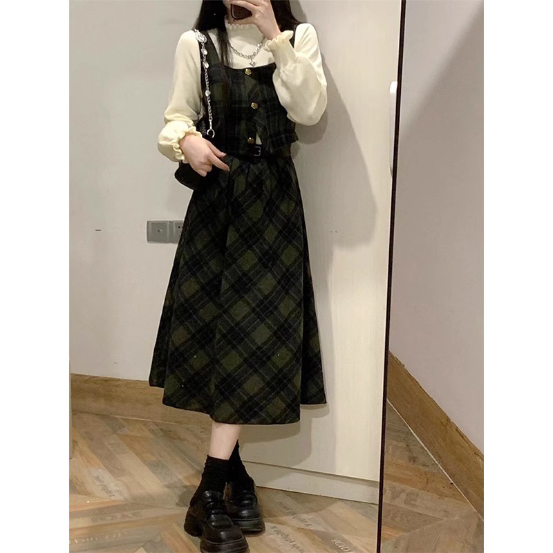 Wear a complete set of vests, vests and dresses for women in late winter. New autumn and winter styles for small people with long skirts.