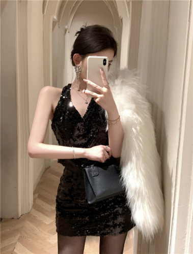 Real shot!  Black sequined halterneck suspender skirt suit for women, sexy two-piece set for girls