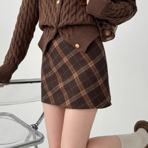 2024 Korean Retro Maillard Brown Plaid Woolen Skirt Large Size Autumn and Winter Versatile High Waist Slim Skirt