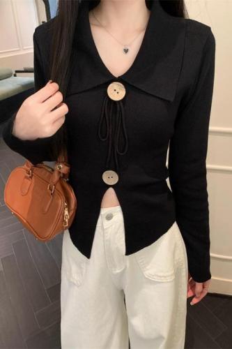 Actual shot of autumn style slit sweater, elegant long-sleeved, high-end V-neck slimming top