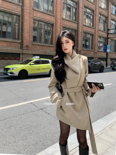 Hepburn style khaki retro temperament slim swing collar lace-up windbreaker for women autumn drape mid-length coat