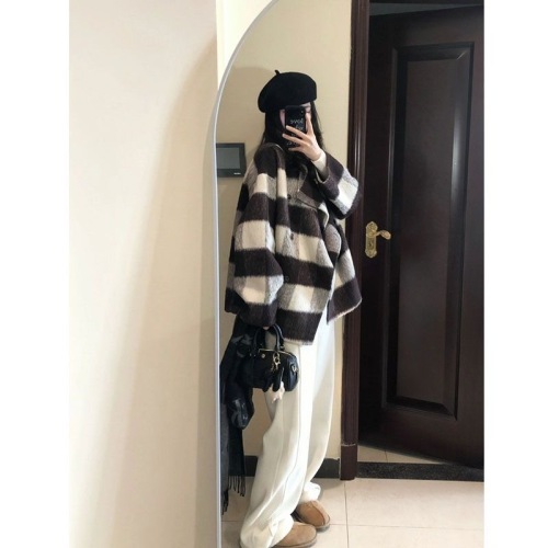 Short plaid woolen coat for women autumn and winter 2024 new high-end coat woolen small Hepburn style