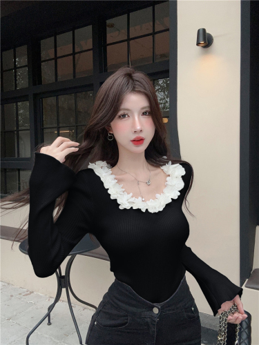 Design niche flower stitching long-sleeved square neck short T-shirt sweater winter slim shirt