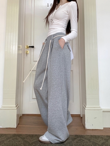 Actual shot of lazy style casual high-waisted straight wide-leg trousers with drapey floor-length trousers for women