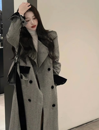 Autumn and winter 2024 new gray long Hepburn style woolen coat for women Korean style high-end small woolen coat